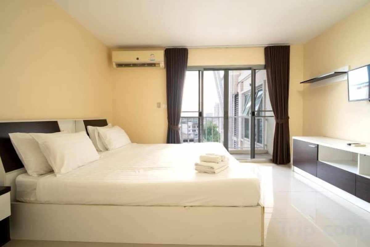Frigobar, cofres nos quartos, escrivaninha, cortinas blackout