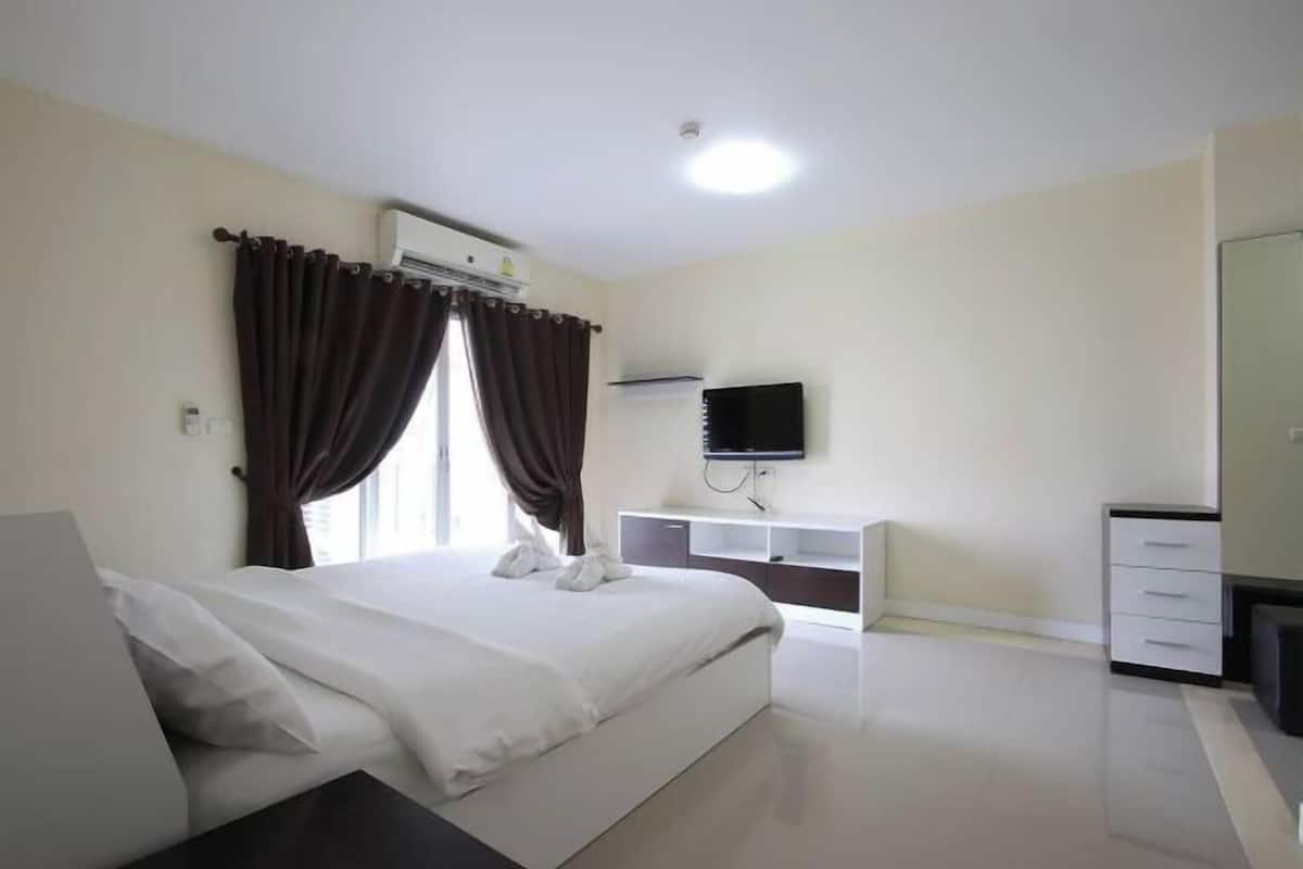 1 chambre, minibar, coffres-forts dans les chambres, bureau