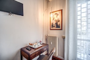 Quarto casal | Escrivaninha, espaço de trabalho para notebook, Wi-Fi de cortesia