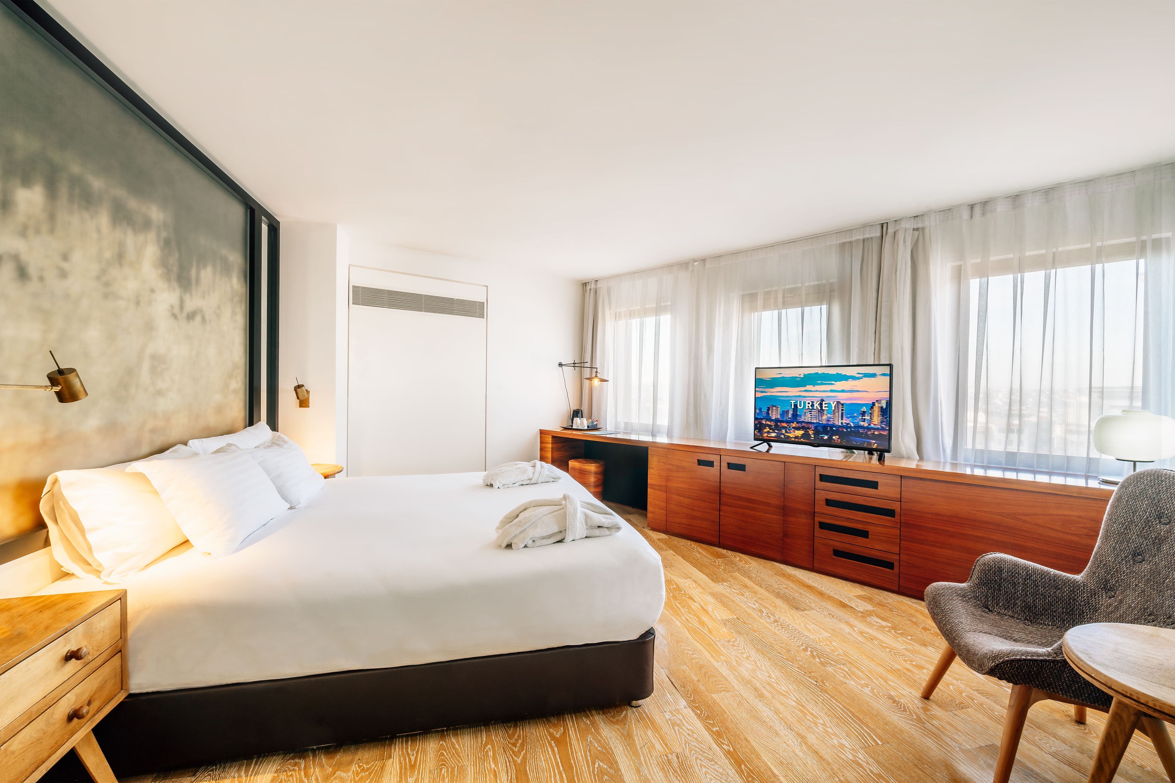 1 bedroom, premium bedding, down duvets, minibar