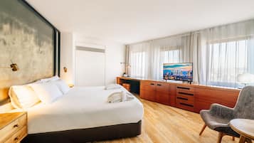 1 bedroom, premium bedding, down duvets, minibar