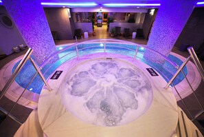 Indoor pool, open 10:00 AM to 10:00 PM, free pool cabanas, pool loungers - Miapera Hotel & Spa - Special Class (Istanbul)