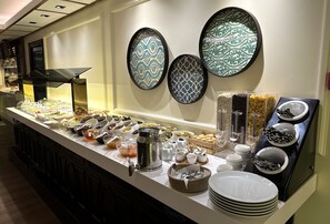 Desayuno buffet todos los días (con cargo) 