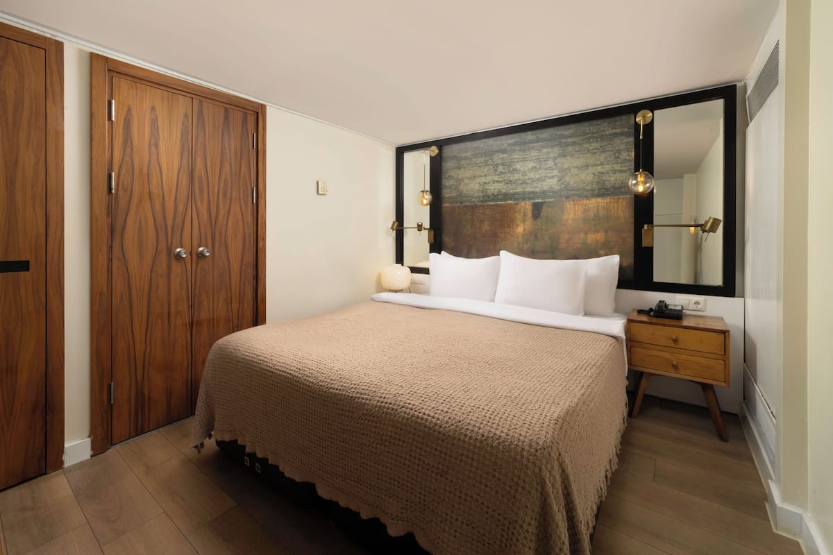 Superior Room | 1 bedroom, premium bedding, down comforters, minibar