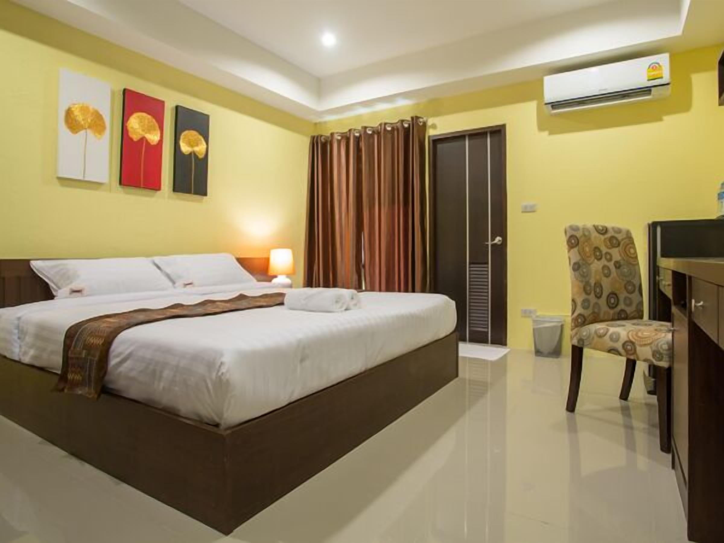 in-room safe, desk, blackout curtains