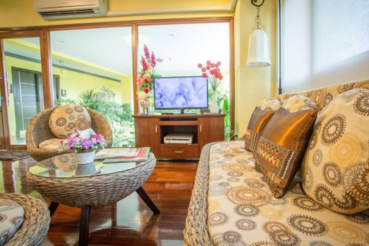 32-inch led tv with cable channels, tv