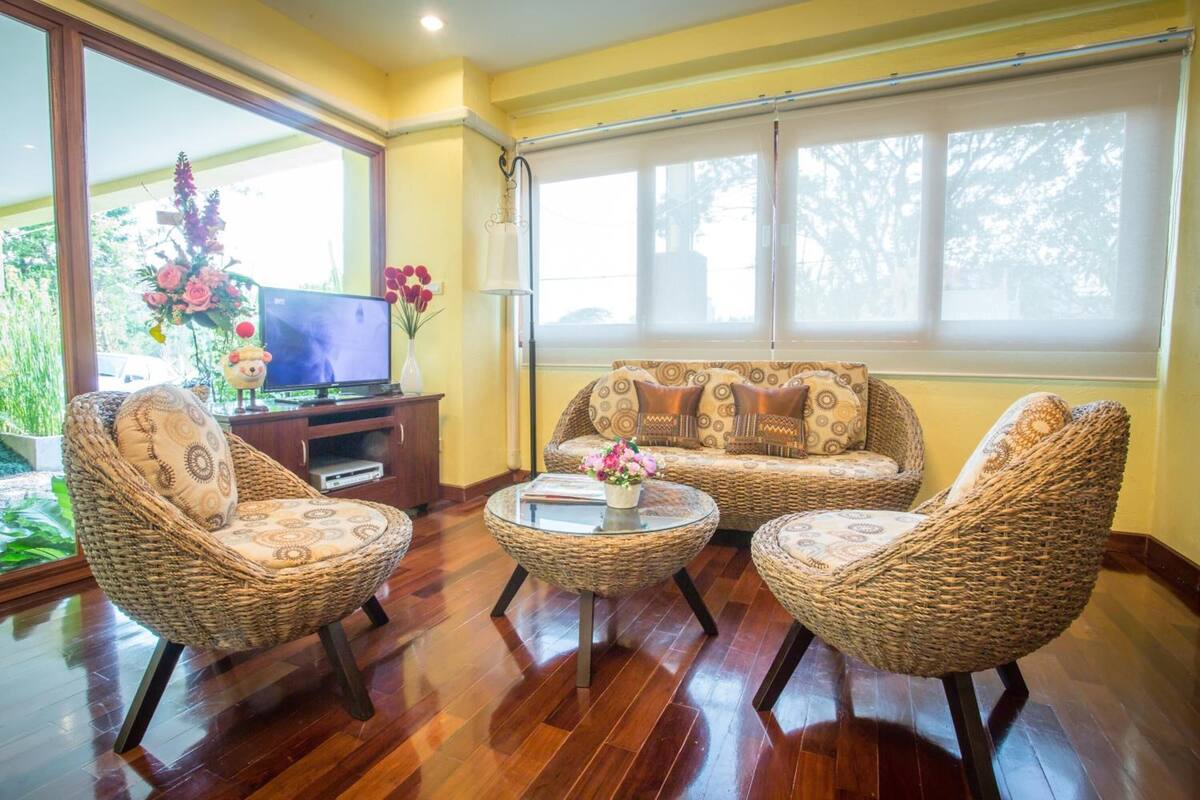 32-inch led tv with cable channels, tv