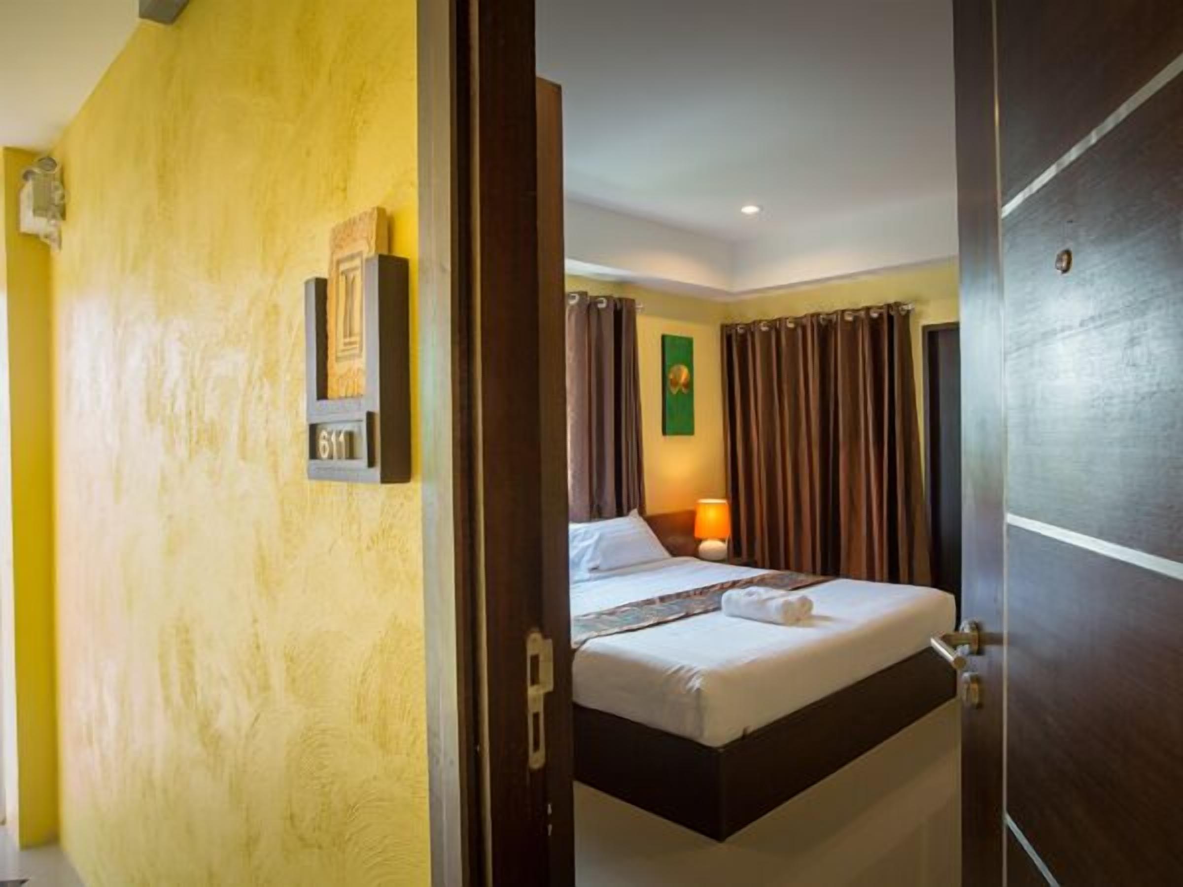 in-room safe, desk, blackout curtains