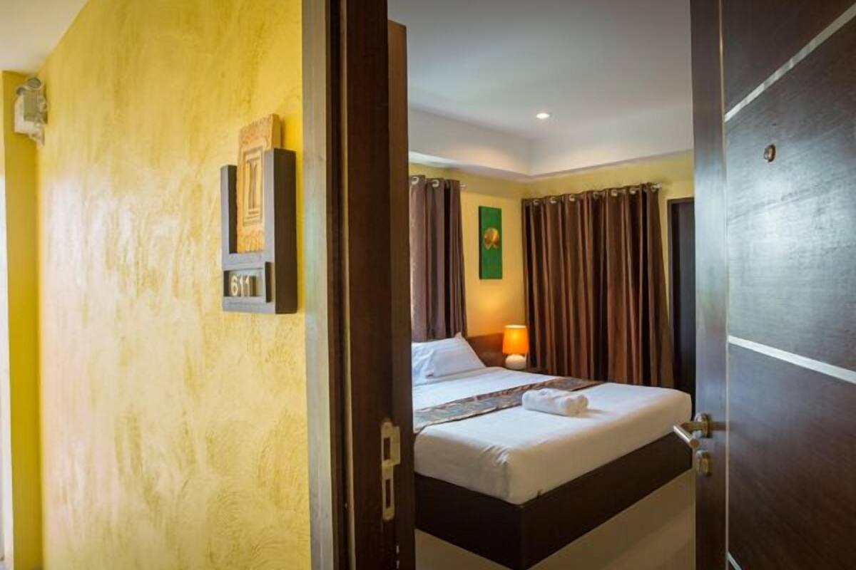 in-room safe, desk, blackout curtains