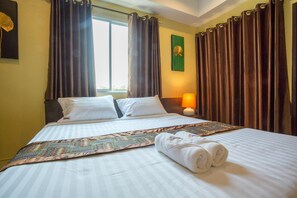 In-room safe, desk, blackout curtains - TL Residence (Chiang Mai)