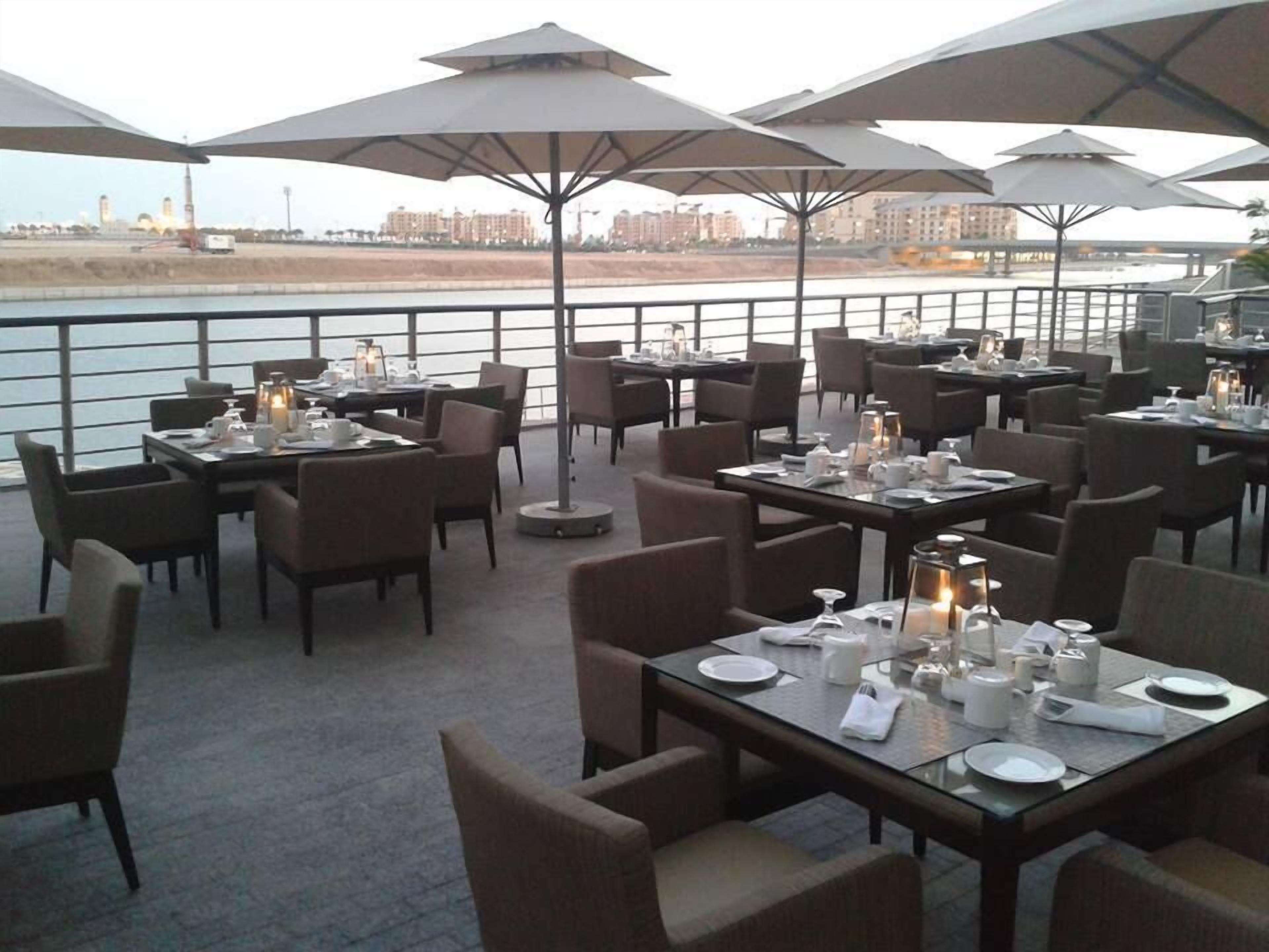 breakfast, lunch, dinner served; international cuisine