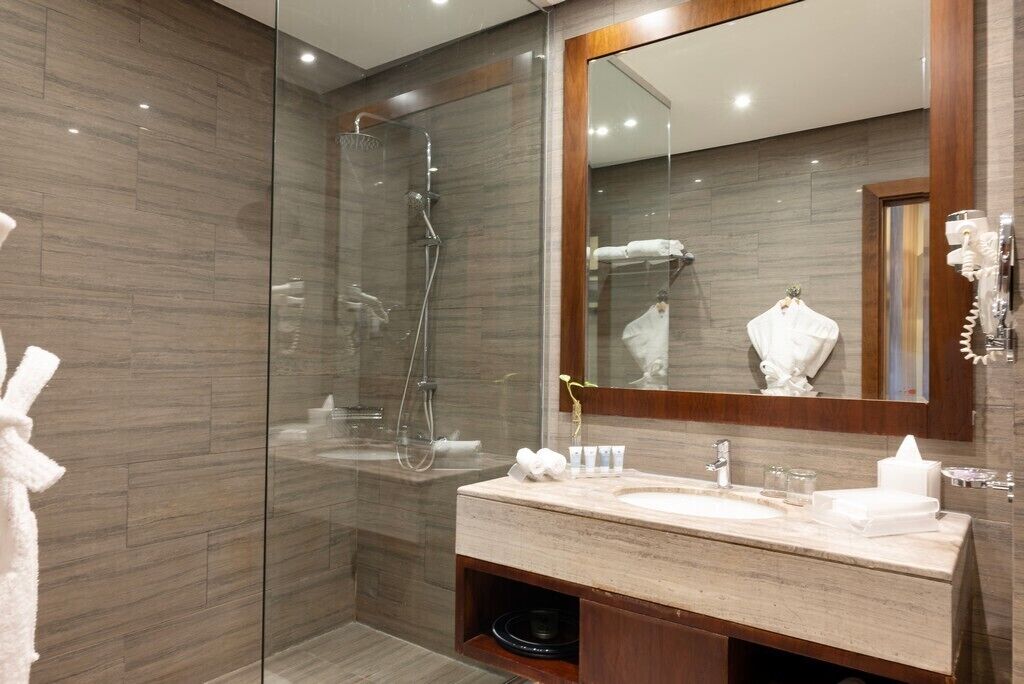 shower, free toiletries, hair dryer, slippers