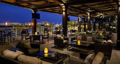 Bay La Sun Hotel & Marina