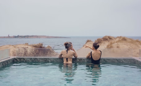 Salas de tratamiento para parejas, un sauna, una bañera de hidromasaje