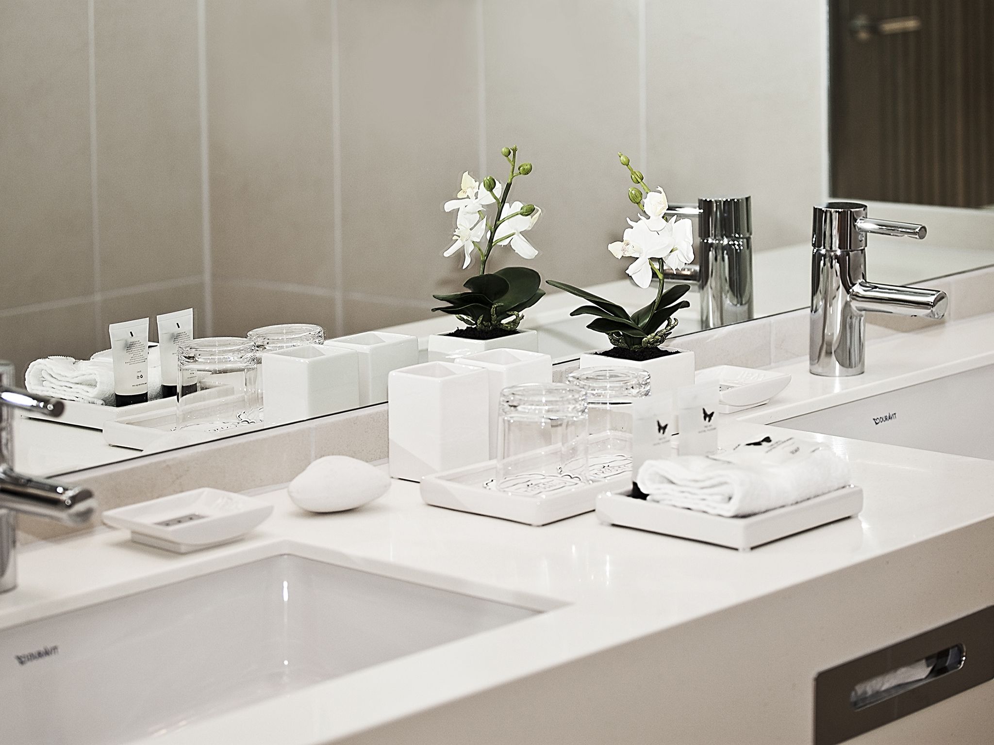 deluxe twin room | 1 bedroom, minibar, in-room safe, desk