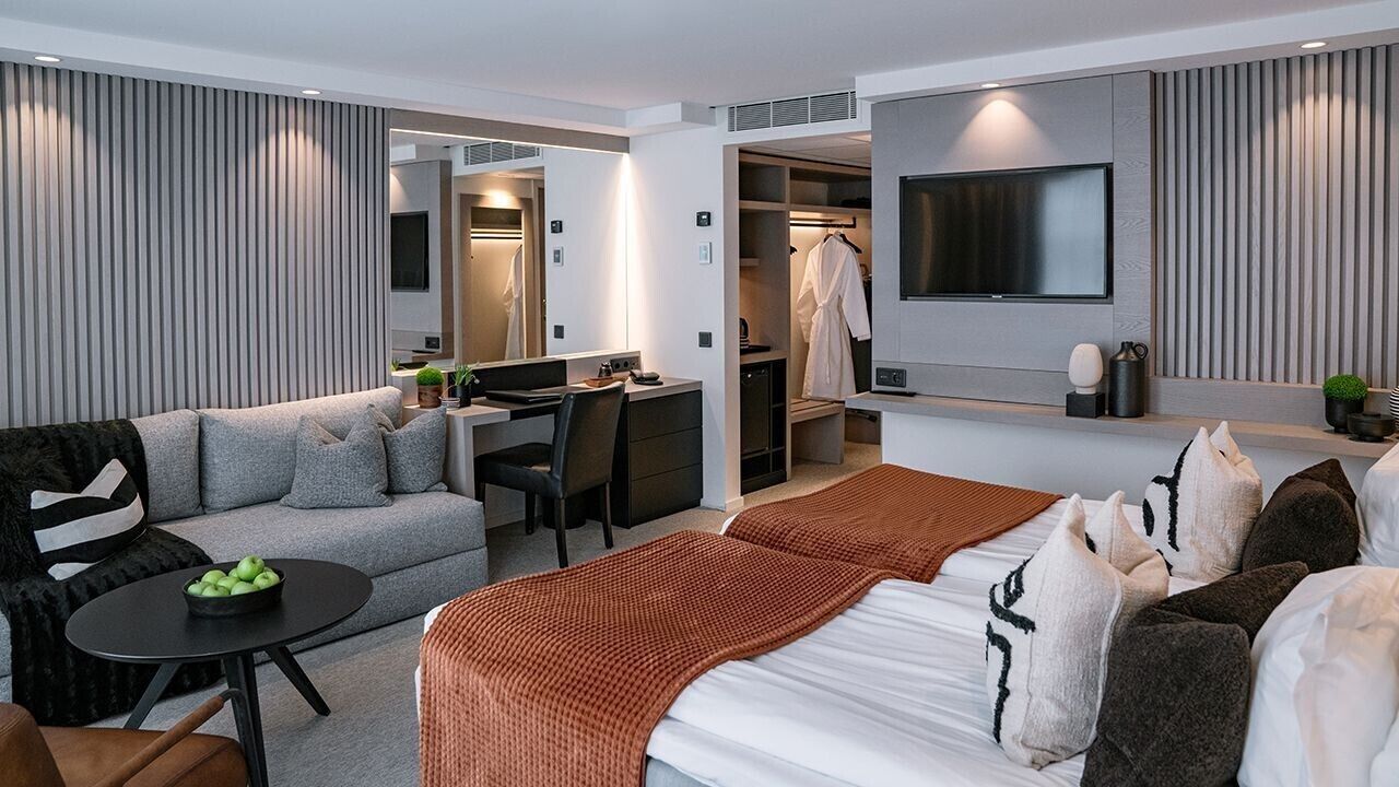 Minibar, két bảo mật tại phòng, bàn 