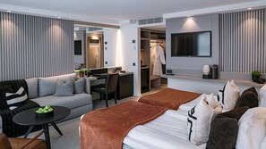 Minibar, in-room safe, desk, laptop workspace - Hotel Tylösand (Halmstad)