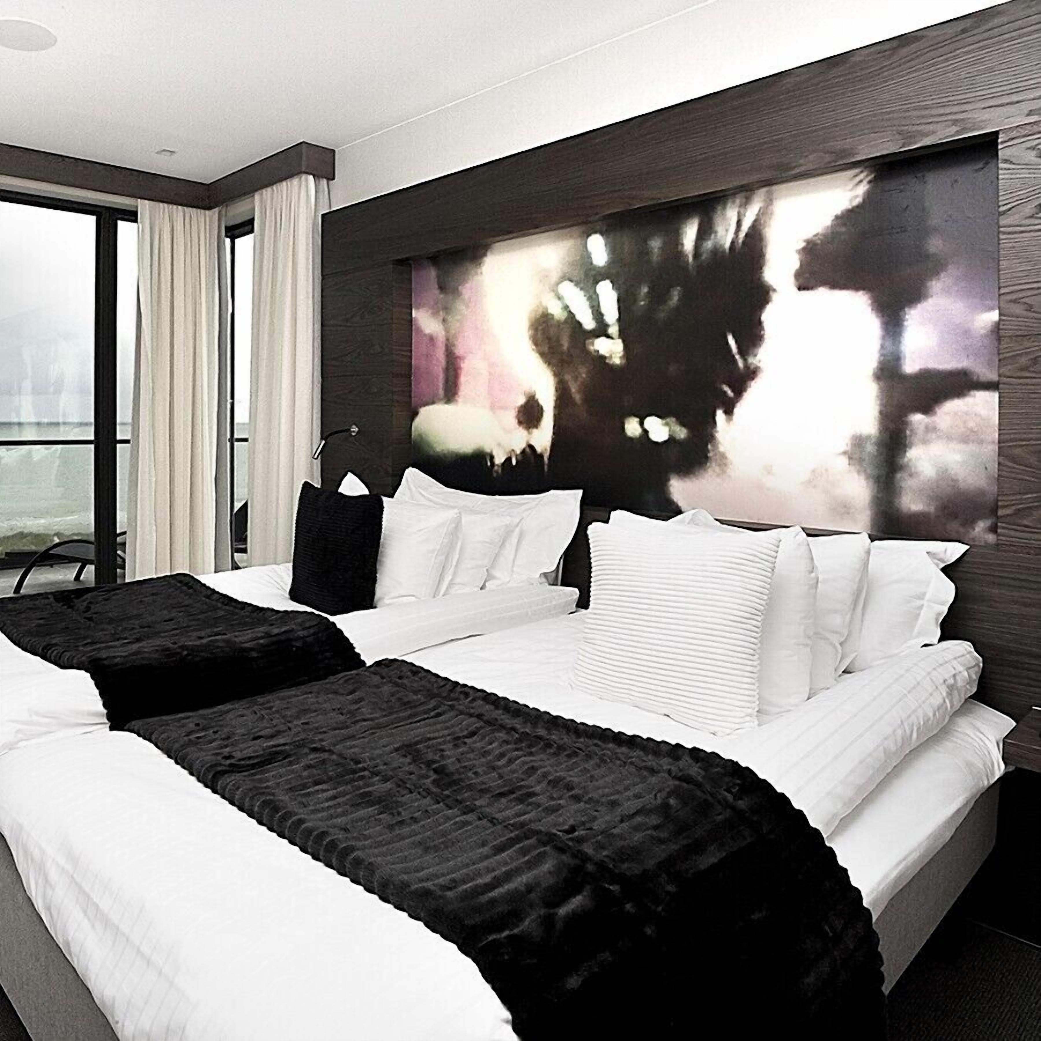 Deluxe-Zweibettzimmer | Minibar, Zimmersafe, Schreibtisch, laptopgeeigneter Arbeitsplatz