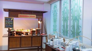 Breakfast, lunch, dinner served; Regional cuisine