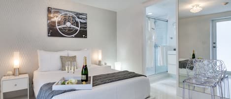 Deluxe Room | Living area