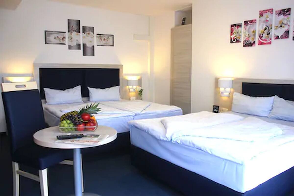 羽絨被、布置獨特、書桌、熨斗/熨衣板