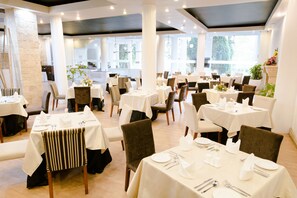 Aamiainen (15 USD per henkilö)