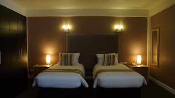 Minibar, Zimmersafe, Schreibtisch, schallisolierte Zimmer