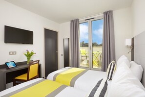 Deluxe Twin Room | Premium bedding, in-room safe, desk, laptop workspace - Hôtel Astrid (Lourdes)
