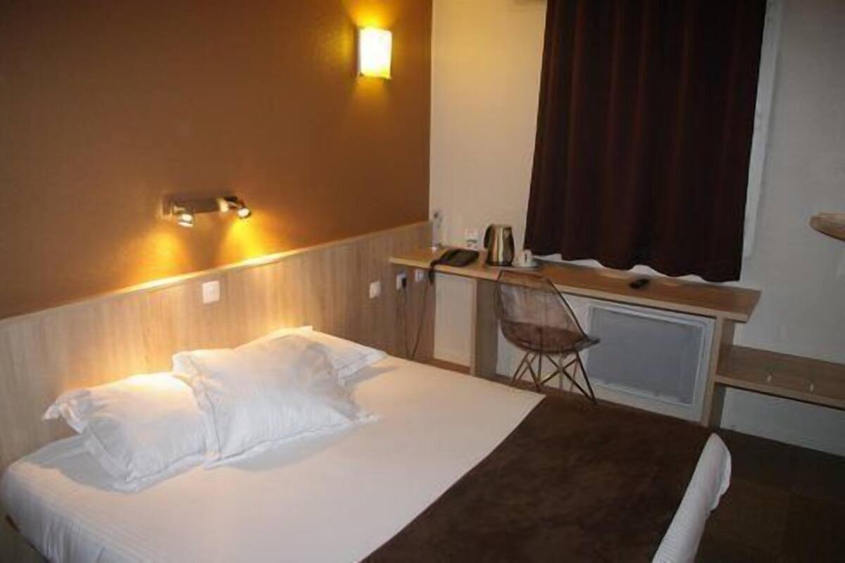 Superior Double Room | Desk, laptop workspace, blackout drapes, soundproofing