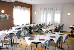 Breakfast, lunch, dinner and brunch served - Hôtel du Moulin à Vent (Venissieux)