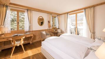 Deluxe Double Room, Balcony | In-room safe, individually furnished, desk, cribs/infant beds