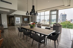 Penthouse | In-room dining