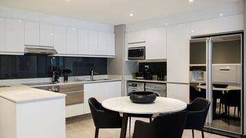 Coffee/tea maker, electric kettle