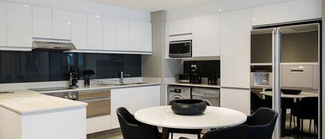 Coffee/tea maker, electric kettle