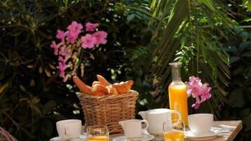 Daily buffet breakfast (EUR 18 per person)