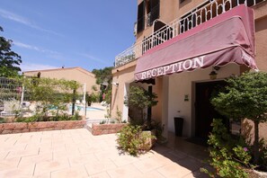 Front of property - Hotel le Lonca (Ota)