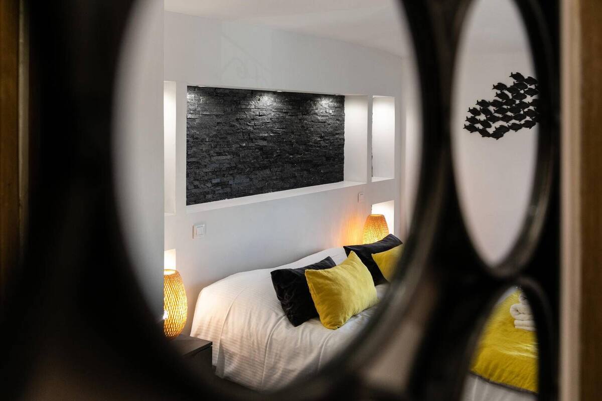 Standard Double Room | Desk, iron/ironing board (on request), WiFi (free)