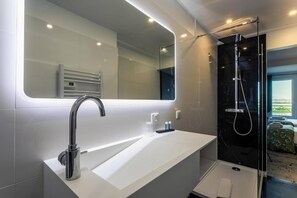 Triple Room, Sea View - Hôtel Le Mistral (Marseille)