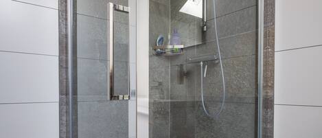 Dusche im Bad