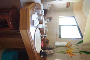 Room (Lapa) | Bathroom | Shower, free toiletries, towels - Hotel Inn Jimenez (Puerto Jiménez)