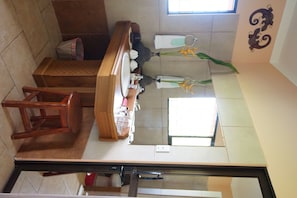 Room (Rana) | Bathroom | Shower, free toiletries, towels - Hotel Inn Jimenez (Puerto Jiménez)