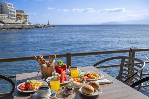 Free daily buffet breakfast - Kitro Beach Hοtel (Agios Nikolaos)