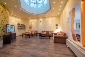 Coin salon dans le hall