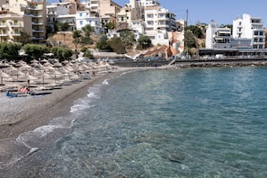 On the beach - Kitro Beach Hοtel (Agios Nikolaos)