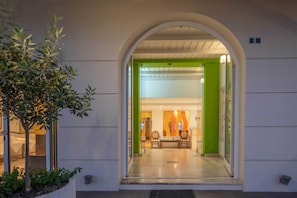 Property entrance -  Kitro Beach Hοtel (Agios Nikolaos)