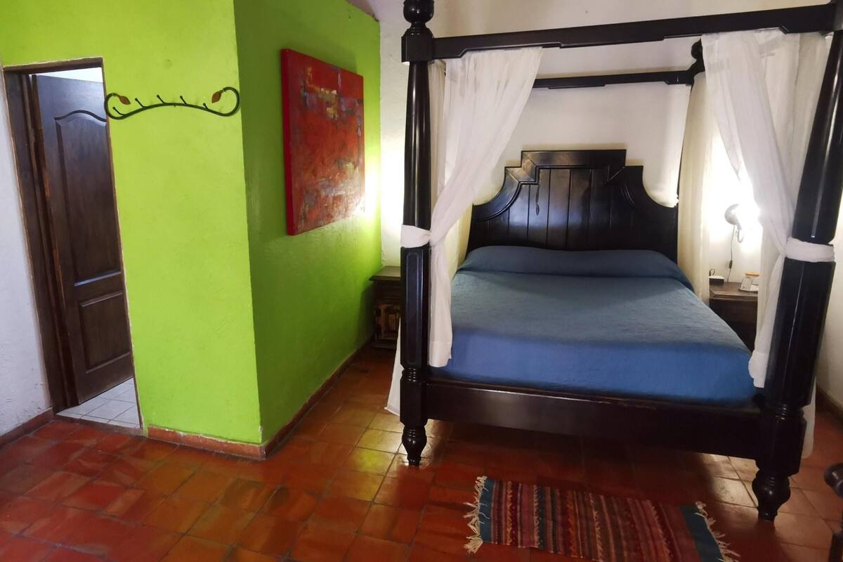 Standard Double Room | Iron/ironing board, WiFi (free), bed sheets