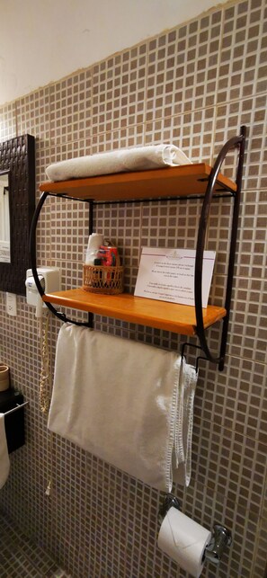 Superior Double Room | Bathroom | Towels - Hotel Rosa Morada (Tlaquepaque)