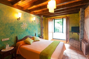 In-room safe, blackout curtains, free WiFi, bed sheets