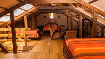 In-room safe, cots/infant beds