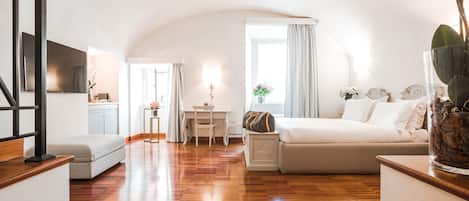 Suite | 1 bedroom, down comforters, minibar, in-room safe